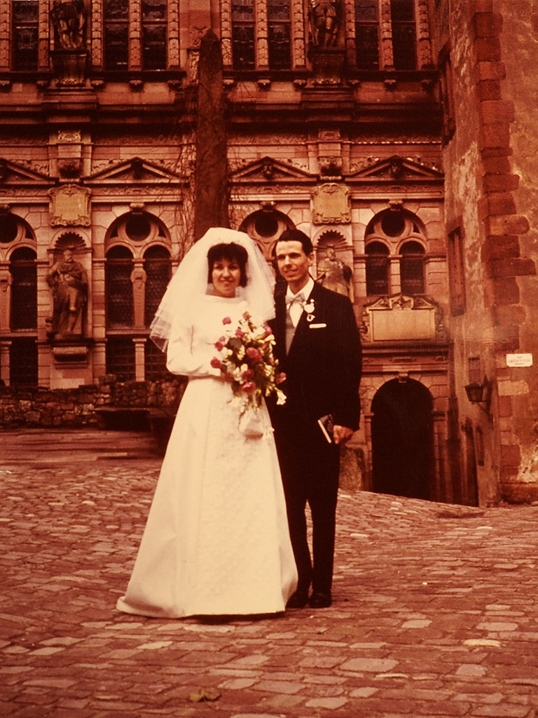 Nach der Trauung vor der Schlosskapelle (16.03.1968)